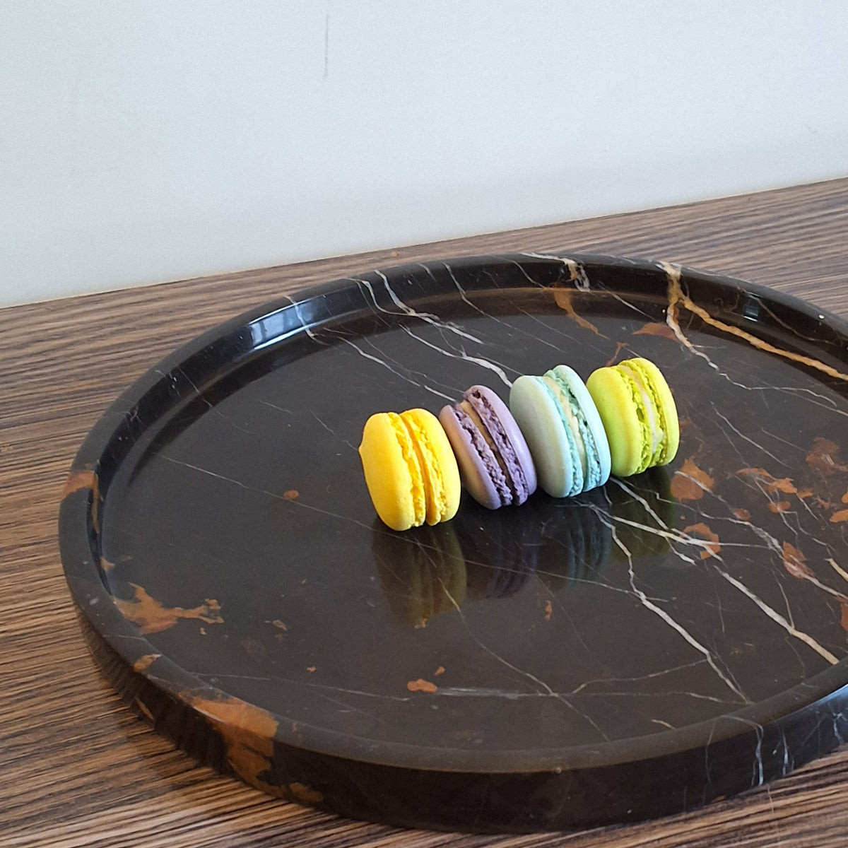 Black and Gold Marble Tray Round