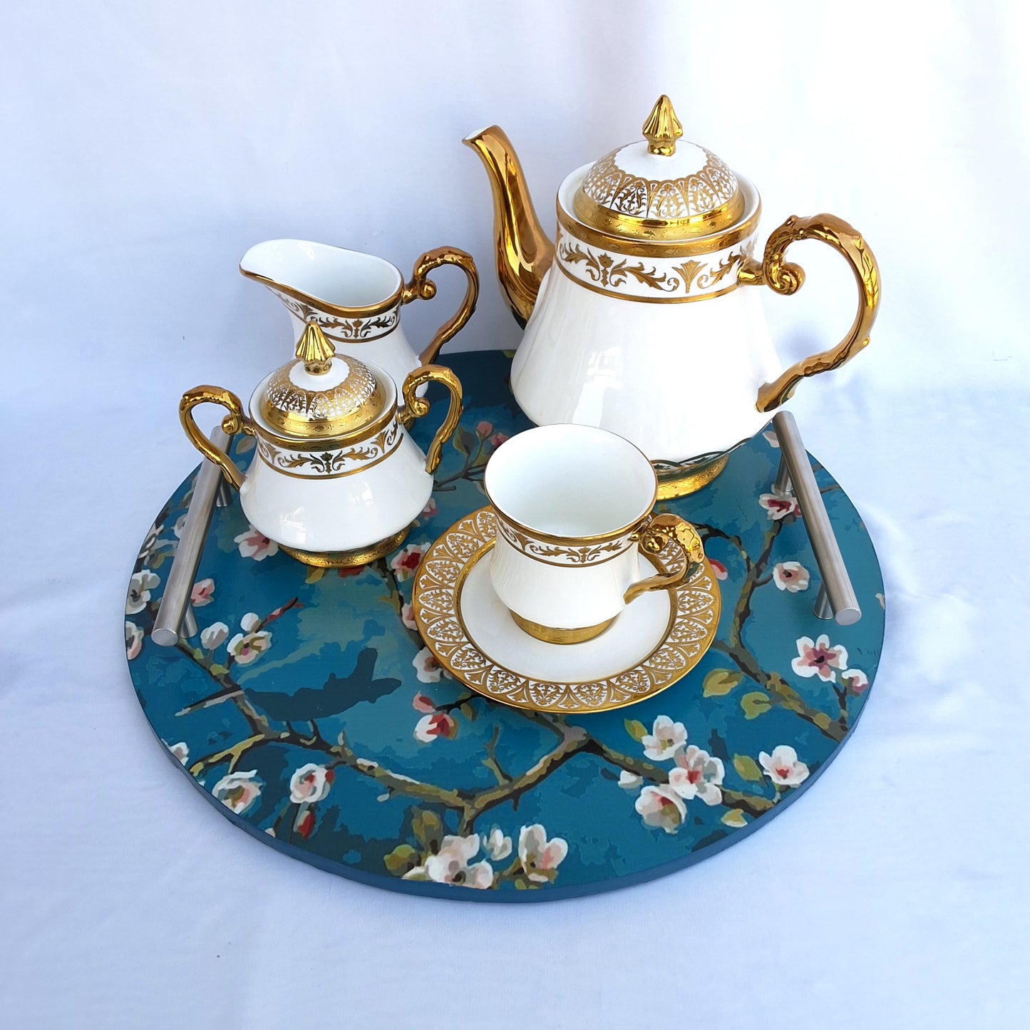 Digitally printed wooden trays. Use as a serving tray or decorative tray. ideal for gifting. Wooden trays in Pakistan. 